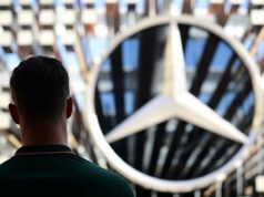 Le azioni Mercedes crollano del 5% dopo che gli utili dell’intero anno si sono dimezzati a causa delle tariffe e della concorrenza cinese