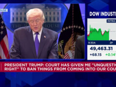 Trump annuncia una nuova tariffa globale del 10% dopo aver infuriato per la perdita della Corte Suprema