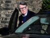 File Epstein: l’ex ambasciatore britannico negli Stati Uniti Peter Mandelson arrestato a Londra