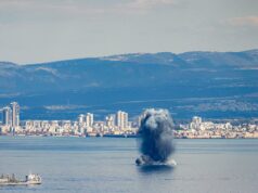 Si sentono esplosioni in tutto il Medio Oriente mentre l’Iran reagisce agli attacchi statunitensi; voli interrotti