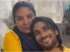 Shabana condivide un momento con il figlio di Smita Patil, Prateik