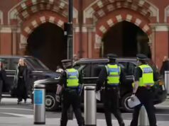 Due ragazzi, di 13 e 12 anni, in ospedale dopo essere stati accoltellati in classe in una scuola di Londra