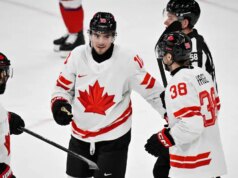 Nick Suzuki al centro di un trio difensivo: guarda i trii canadesi all’allenamento martedì mattina in previsione dei quarti di finale