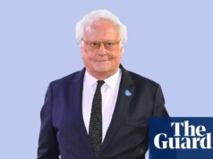 Richard Eyre: ‘La mia più grande delusione? All’università negli anni ’60 pensavo che la giustizia sociale sarebbe migliorata”