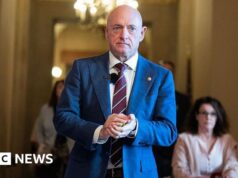 Il giudice impedisce all’esercito americano di retrocedere Mark Kelly per il video sugli “ordini illegali”.