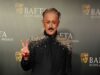 Alan Cummings, presentatore dei Bafta Movie Awards 2026, è sposato e interpreta il ruolo Marvel preferito dai fan