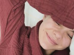 La star conferma rigorosamente che lascerà il Regno Unito mentre invia un messaggio dopo aver elogiato un risultato importante