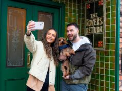 Tutto ciò che i fan di Coronation Road devono sapere su come portare i cani sull’acciottolato