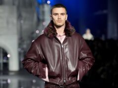 Romeo Beckham e Rosie Huntington-Whiteley sulla passerella della London Vogue Week