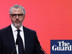 Il sindaco di Los Angeles chiede a Casey Wasserman di dimettersi dalla carica di presidente delle Olimpiadi a causa dei legami con Epstein