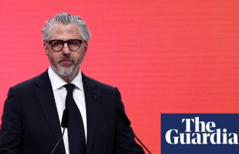 Il sindaco di Los Angeles chiede a Casey Wasserman di dimettersi dalla carica di presidente delle Olimpiadi a causa dei legami con Epstein