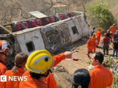 Autobus con pellegrini si ribalta in Brasile: 15 persone a bordo