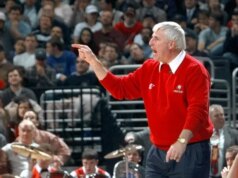 L’Indiana prevede di costruire una statua raffigurante Bob Knight