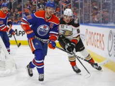 Connor McDavid degli Oilers e Leo Carlsson dei Geese tornano mentre le squadre tornano dalla pausa