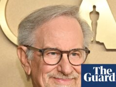 Steven Spielberg, l’idolo di Dawson Leery, dona 25.000 dollari alla raccolta fondi di James Van Der Beek