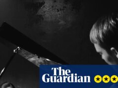 Recensione di Everyone Digs Invoice Evans: un tuffo nel tumultuoso mondo del grande jazzista