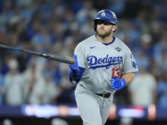 Max Muncy dei Dodgers ed Enrique Hernandez accettano accordi