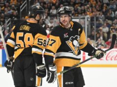 Sidney Crosby dei Pens fuori per almeno 4 settimane a causa di un infortunio olimpico