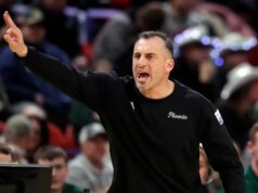 L’allenatore del Inexperienced Bay Doug Gottlieb è stato sospeso per sfogo infuocato