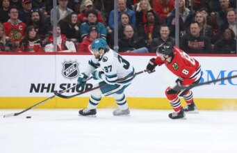 La grande serata di Ryan Donato dà potere ai Blackhawks sugli Sharks