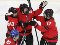 Il capitano canadese Marie-Philip Poulin fuori contro gli Stati Uniti