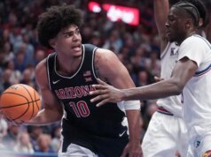 Arizona F Koa Peat infortunio alla gamba inferiore durante l’allattamento