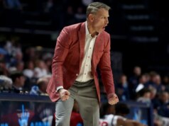 Guidata da Aden Holloway, l’Alabama supera la Carolina del Sud per la quarta vittoria consecutiva