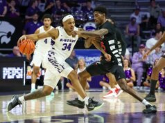 Jizzle James ne mette a segno 24 mentre Cincinnati schiaccia il Kansas State