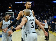 Il posizionamento nei playoff è già in mente mentre gli Spurs affrontano i Suns