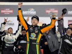 Chandler Smith ruba la vittoria all’OT nella gara di apertura della NASCAR Truck Sequence