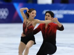 Miura e Kihara pattinano per conquistare il primo titolo olimpico a coppie del Giappone