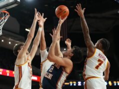 Sette Illini ottengono almeno 10 punti mentre il numero 10 dell’Illinois prende a pugni l’USC
