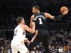 Gli Spurs capitalizzano sulle carenze dei Suns e vincono la settima volta consecutiva