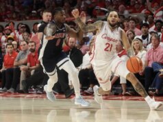 Il numero 2 di Houston e il numero 8 del Kansas cercano ciascuno di riprendersi in un incontro di punta