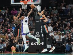 Gli Spurs consegnano ai dolorosi Kings la sedicesima sconfitta consecutiva