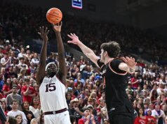 Il numero 11 Gonzaga fatica a respingere Pacific mentre Graham Ike segna il segno