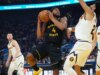 I Warriors short-handed usano il late surge per ribaltare i Nuggets