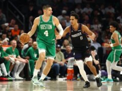Guidati da Derrick White, i Celtics superano i Suns short-handed