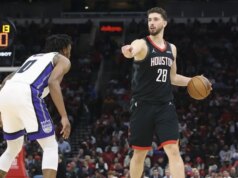 Alperen Sengun mette a segno una tripla doppia mentre i Rockets sbaragliano i Kings