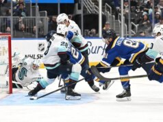 Dylan Holloway dei Blues torna in azione con una tripletta contro Kraken