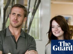 Sesso, sonno e scrolling: i veri motivi per cui gli uomini guardano movie romantici, secondo un sondaggio