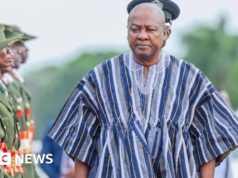 Il Ghana dichiara mercoledì il “Fugu Day” per promuovere l’abbigliamento tradizionale dopo la presa in giro on-line