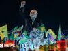 Il carro con il brasiliano Lula arriva per ultimo al Carnevale di Rio