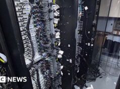 Quattro sono stati coinvolti in raid illegali in streaming televisivo da 3 milioni di sterline