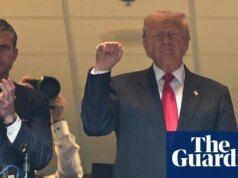 Trump grazia cinque ex giocatori della NFL per crimini che vanno dallo spergiuro al traffico di droga