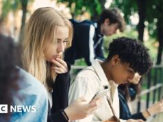 La Spagna annuncia l’intenzione di vietare i social media ai minori di 16 anni