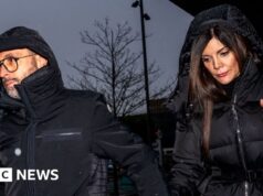 “Mio figlio è morto”: proprietari di bar svizzeri di fronte alle famiglie delle vittime degli incendi