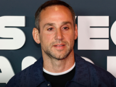 La governante di Michael Rubin arrestata davanti alla telecamera, presumibilmente ha rubato 130.000 dollari