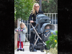 Amber Heard All Smiles mentre Johnny Depp filma il ritorno a Hollywood