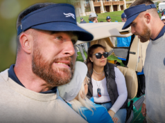 Travis Kelce controlla la donna dopo averla colpita con una pallina da golf